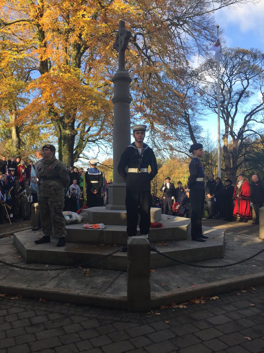 LindsayHoyle_MP's tweet photo. Great turnout this morning #RemebranceDay #WeWillRememberThem https://t.co/8yoppypyYu