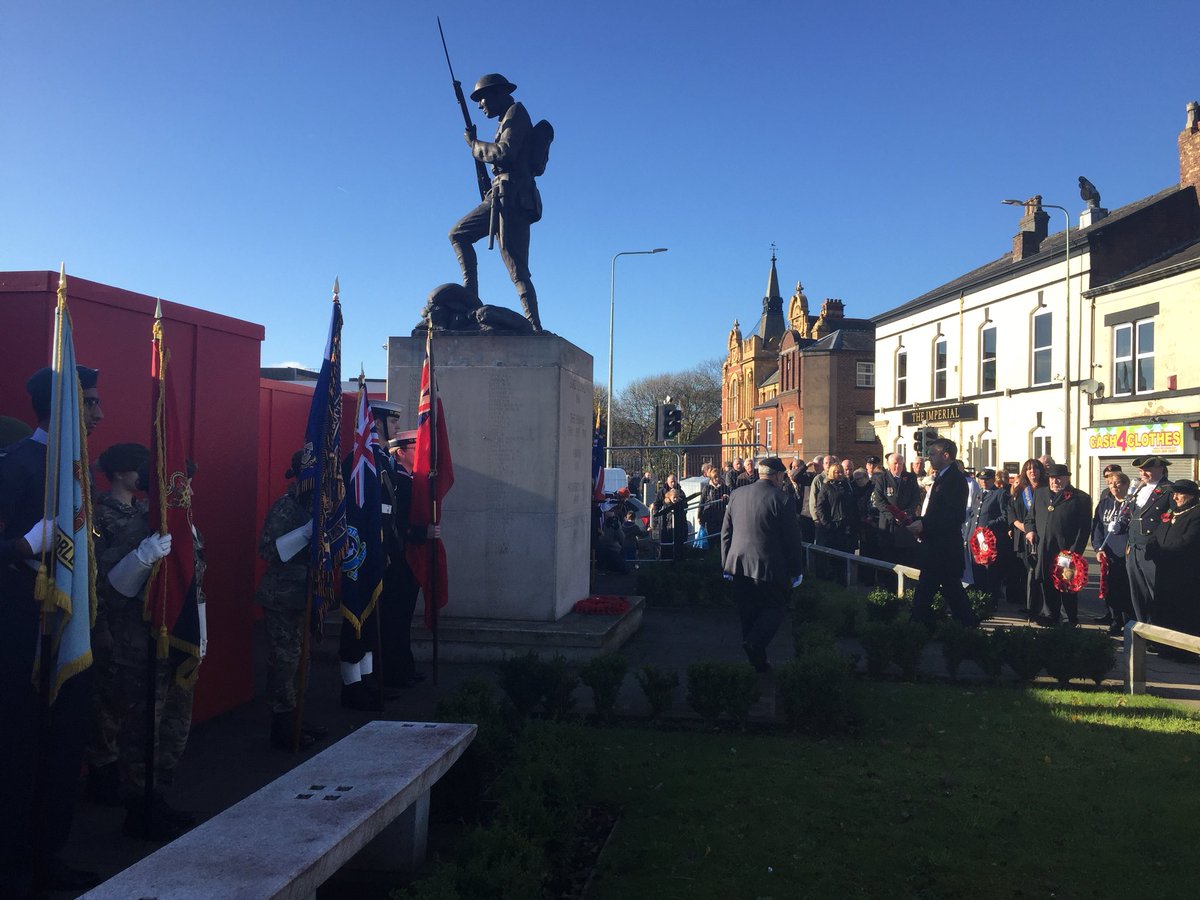 LindsayHoyle_MP's tweet photo. Great turnout this morning #RemebranceDay #WeWillRememberThem https://t.co/8yoppypyYu