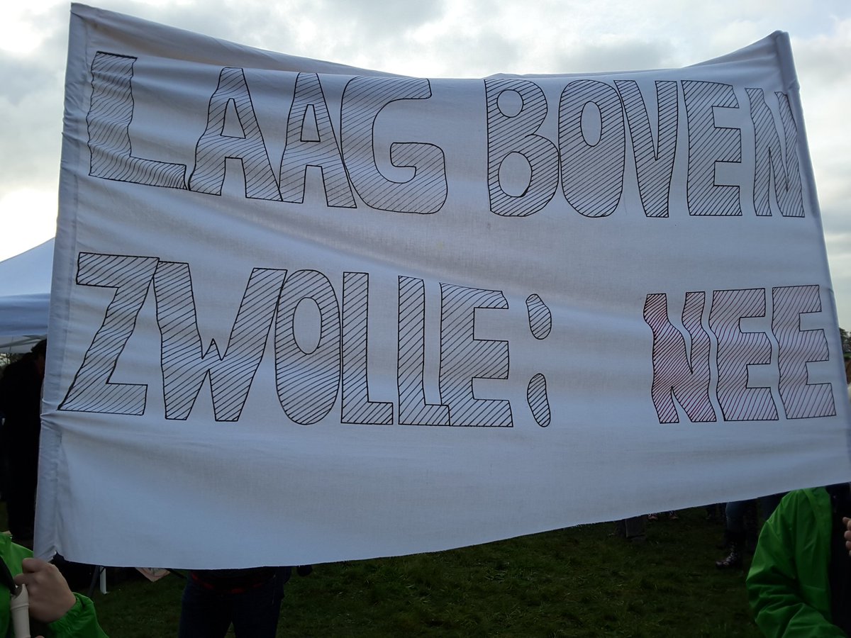 hzenderink's tweet photo. Onze eigen regio ook in beeld. @Hoogoverijssel heeft de Zwollenaren gewaarschuwd. Ze vliegen wel erg laag over Zwolle. Wees alert Zwollenaren. https://t.co/1r6PrbvYDN