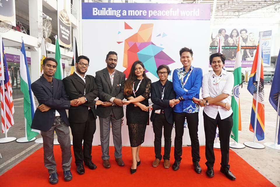 archanavjk's tweet photo. The Commonwealth Youth Summit 2017 was a real eye opener to me in many ways. From meeting royalty, up to discussing issues in countries I have never heard of, it was truly magical. 
Kudos to the organising committee for a truly great conference. 😊😉 #CYS2017 #newfriends https://t.co/v7OUmMy6S4