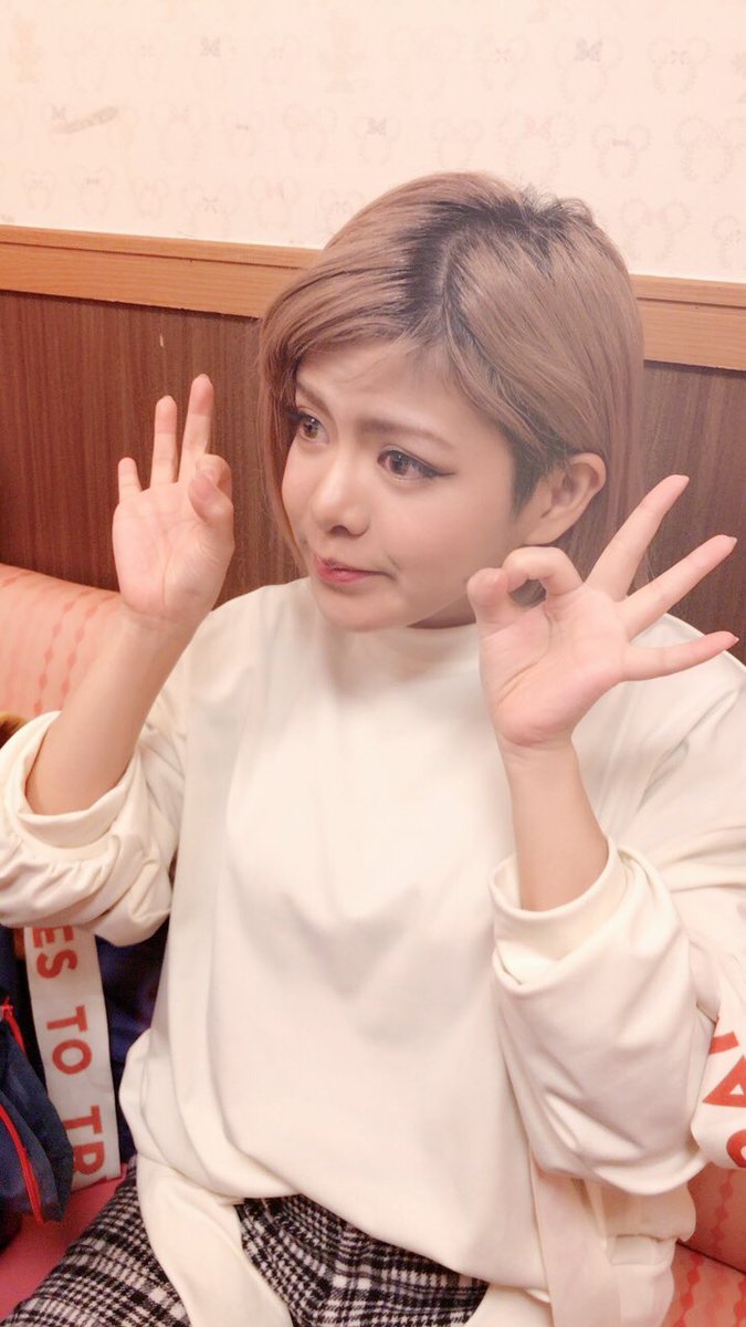 田辺麗圭 りかっち 今日は女女女ライブにまちゅさんが出ていたので見に行ってきたよ その後はメイク研究会でカラオケなう ローラちゃんメイクしてみたよ まちゅさん可愛い オッケー ものまね ローラ 前田敦子