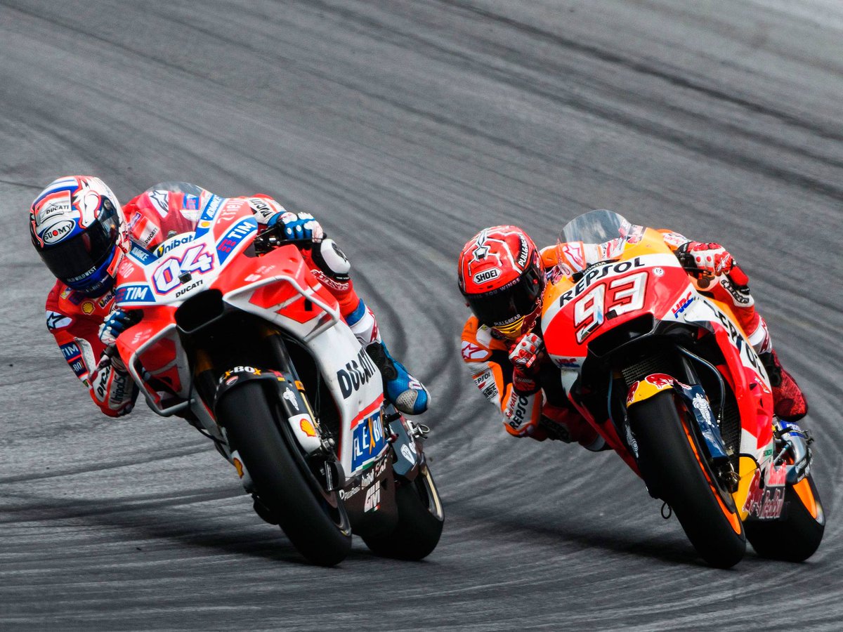 Tiempoextraofi's tweet photo. #MotoGP #GPdeValencia | En minutos comienza la carrera final, la que termina con un campeón. ¿Cuál de estos dos será? ¡Márquez vs Dovizioso, Honda vs Ducati! ¡Los nervios de punta! https://t.co/hq3JfRwvXB