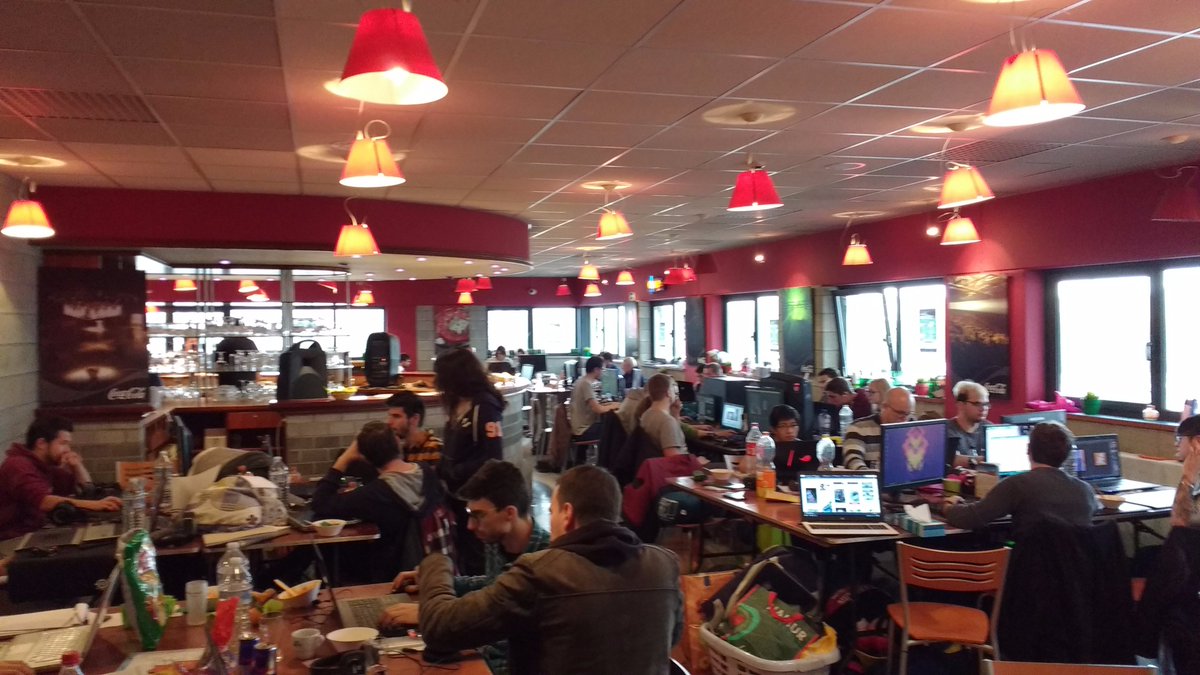 1h30 avant le dépôt des jeux sur le serveur... la pression monte ! (Sauf pour ceux qui ont déjà fini, héhé) #echallenge2017