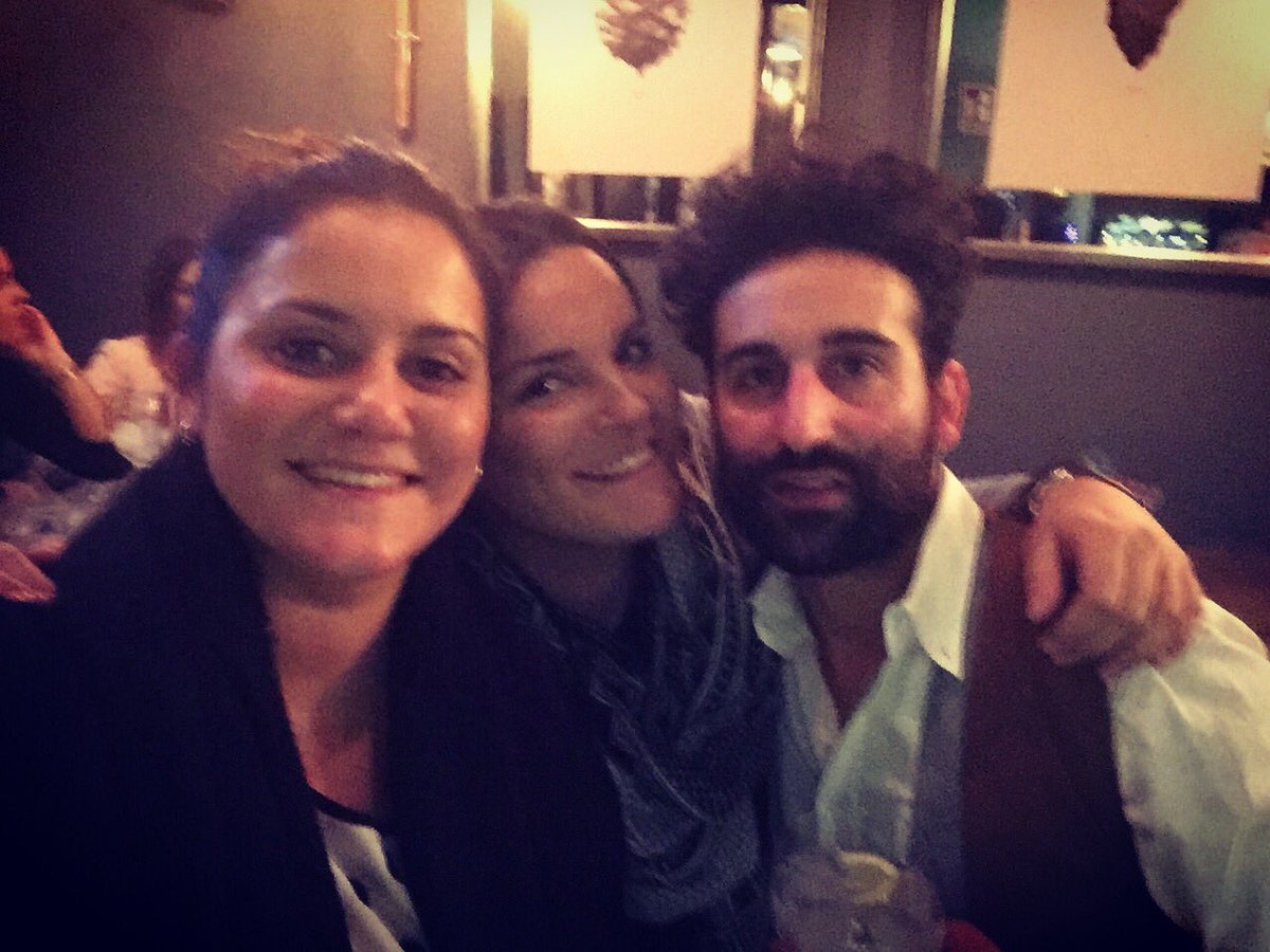 Natalia_OreNu's tweet photo. Lo a gusto que está una rodeada de artistas! Ole la gente de verdad!!! @TetePinedaLaVoz @MariaMoriel_ 
#Lavoz #TheVoice #TetePineda #MariaMoriel #Grandes https://t.co/Qe4y9nrj4B