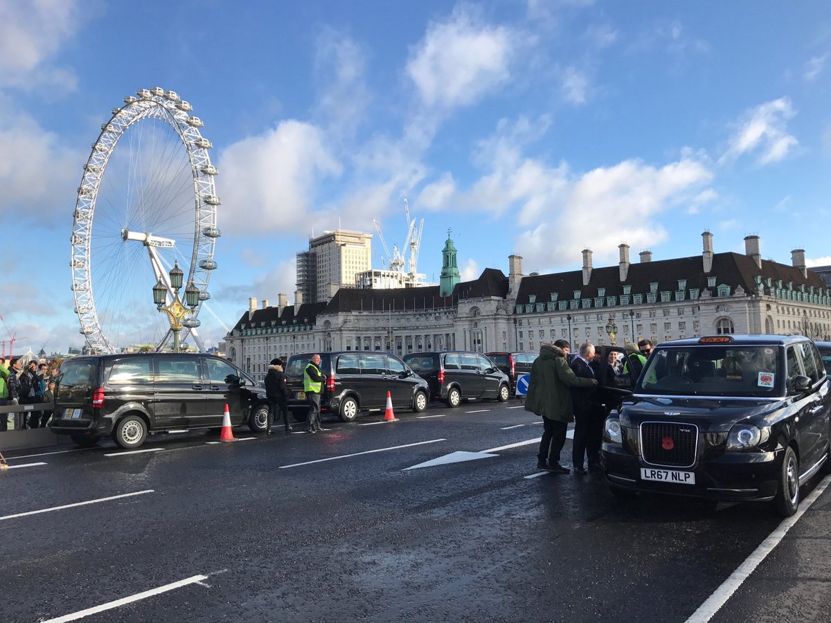 This is why I love London’s Black Cab drivers. Here they are lining up to give veterans a free lift home after #RemembranceDay2017. 👍