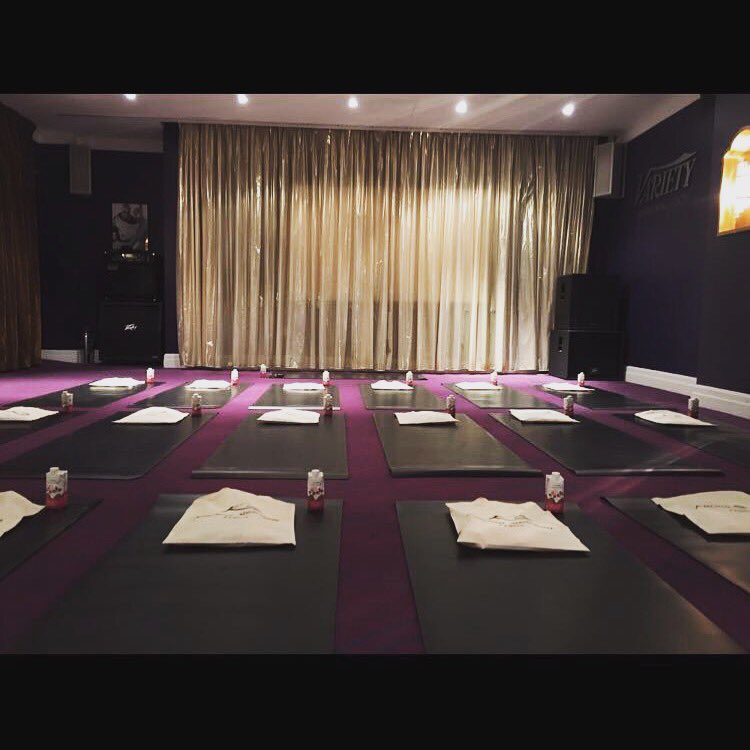 Binksie's tweet image. Calming &amp;amp; energising Vinyasa flow with the brilliant yogi @katiesilvs @SanctumHotel #yogamust #londonyoga