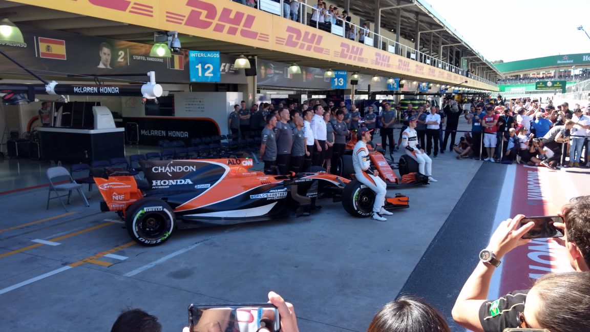 AlessandroSala1's tweet photo. #SalaStampaF1 #amigosdelaF1ysobretodoamigasdelaF1 #BraGp #MotorLATDirectamente desde @InterlagosTrack nuestras fotos exclusivas de la despedida de @McLarenF1 a la temporada y a @HondaRacingF1...faltando todavia @ymcofficial @Berrageiz https://t.co/66roIhxRxS