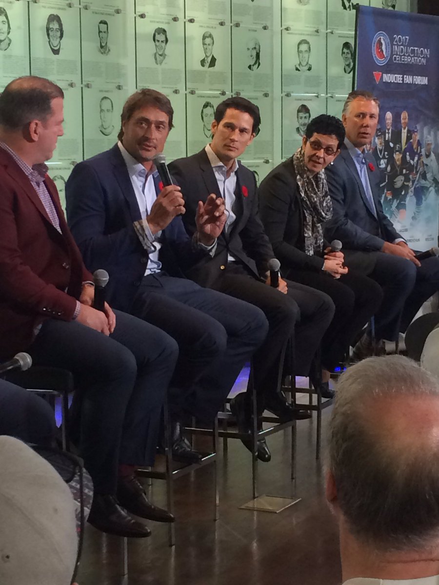 KellyHockeyHall's tweet photo. Fun at the fan forum yesterday!  Great class of player inductees!  #HHOF2017 #Andreychuk #Goyette #Kariya #Recchi #Selanne https://t.co/s1prC6RUDb