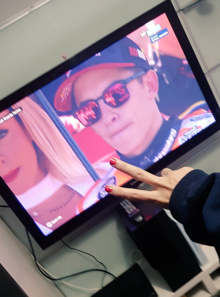 INES0487's tweet photo. Vamos vamossssss @marcmarquez93  #MotoGP #ValenciaGP https://t.co/jIFcjtGyfk