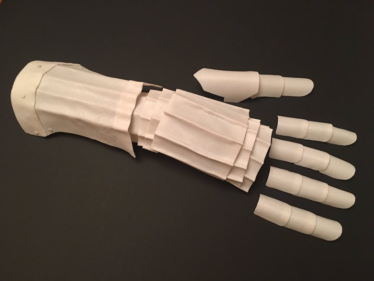 GProIllustrator's tweet image. Stage 2 - Wonderflex armour sculpting complete 😊🎭🎨