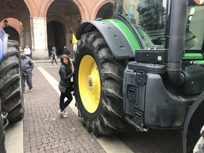 Divento una contadina 😝😝😝😝 @vale__palermo @Cam4_IT https://t.co/2RzuQKmYp3<a class="tags" target="_blank" title="On Twitter" href="/?out=eyJ0eXAiOiJKV1QiLCJhbGciOiJIUzUxMiJ9.eyJpYXQiOjE3MjIzOTI5NDYsImlzcyI6InR3cG9ybnN0YXJzLmNvbSIsIm5iZiI6MTcyMjM5Mjk0NiwiZXhwIjoxNzUzOTI4OTQ2LCJyZWRpcmVjdF91cmwiOiJodHRwczovL3R3aXR0ZXIuY29tL3ZhbGVfX3BhbGVybW8ifQ.eNQb-cveDVzKBXzKWVa3eKxNAt5-xw9oN-oLU3T3FNYz_uxDcP1iQqm0PH_j8IgZ9_gOcPwz2mnUW5Nr75s4cw">@vale__palermo</a><a class="tags" target="_blank" title="On Twitter" href="/?out=eyJ0eXAiOiJKV1QiLCJhbGciOiJIUzUxMiJ9.eyJpYXQiOjE3MjIzOTI5NDYsImlzcyI6InR3cG9ybnN0YXJzLmNvbSIsIm5iZiI6MTcyMjM5Mjk0NiwiZXhwIjoxNzUzOTI4OTQ2LCJyZWRpcmVjdF91cmwiOiJodHRwczovL3R3aXR0ZXIuY29tL0NhbTRfSVQifQ.4zc4g_tkCKwzriHQ5NpgUJQH1h_z2-7KrfpnXhLscrYXT2u3ye_iTUO5_nKbE80Pp6TfG6qcOEjVY69o5nI9Fg">@Cam4_IT</a><a href="/tag/tettedelmarted%C3%AC"class="tags"><span>#tettedelmarted&igrave;</span></a>