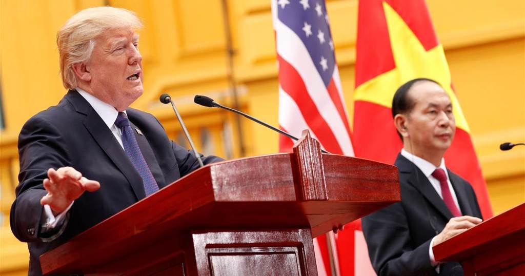 NewsTweetsWorld's tweet photo. NBC News: Trump backs intel agencies after raising doubts over Russian meddling https://t.co/ZutyOeNLKq https://t.co/6ksY5VlBdW … https://t.co/sAV4d8hBQg