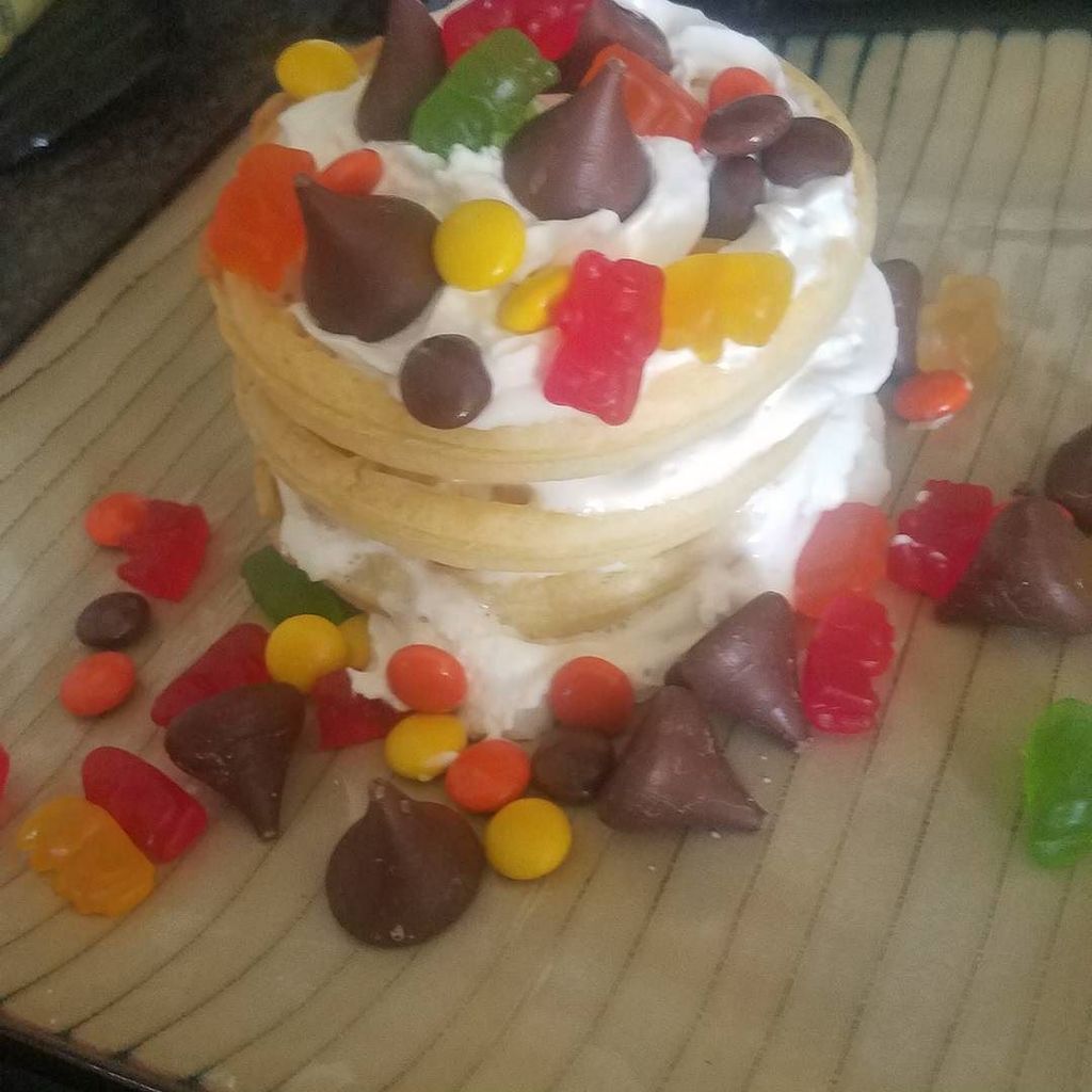 wafflesundaypod's tweet image. It's a triple decker eggo extravaganza! A yummy (diabetic) treat fit for a supernatural girl who escaped from a la… ift.tt/2zBm3GL