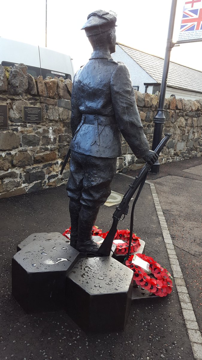 Boksic76's tweet photo. #RobertQuigg memorial #Bushmills #RemembranceSunday 2017 #LestWeForget https://t.co/VQek54k4aR