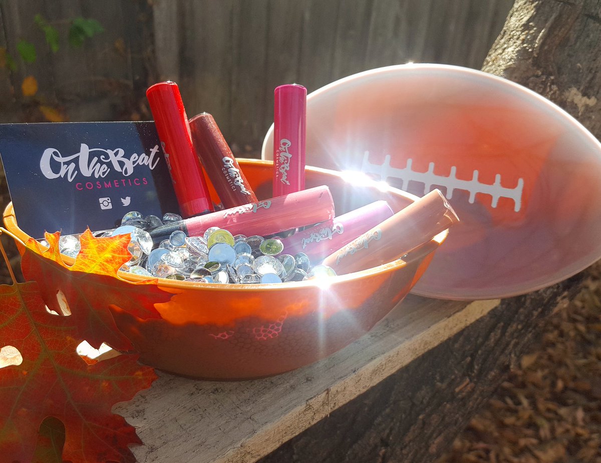 OTBCosmetics's tweet photo. It's Game Day! Whose ur favorite NFL Team? #crueltyfree #veganliquidmatte #mattelipstick #lipstick #lipstickjunkie #parabenfree #footballsunday #makeup #liquidmatte #nfl #ninergirl https://t.co/QxtAuIRLsN