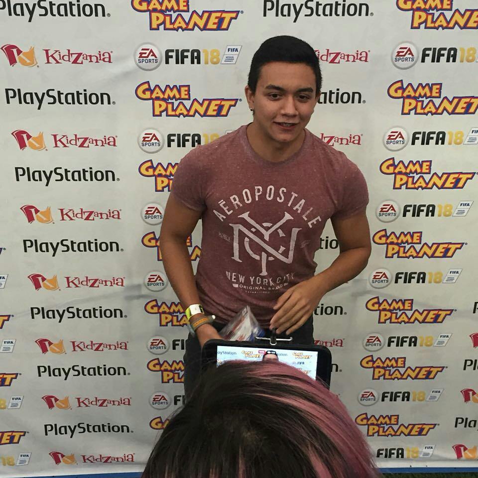 David_Lucioo's tweet photo. Campeón Nacional! @Gameplanet_Mex gracias por su excelente torneo! A disfrutar en Rusia.
Champs! I beat 2 games - 0. To ma brother rappidbunny. In june im going to #Rusia2018 #WorldCup @EASPORTSFutbol @EASPORTSFIFA #tioluciomacizo #Tiolucio https://t.co/QjKmrnfnJ8