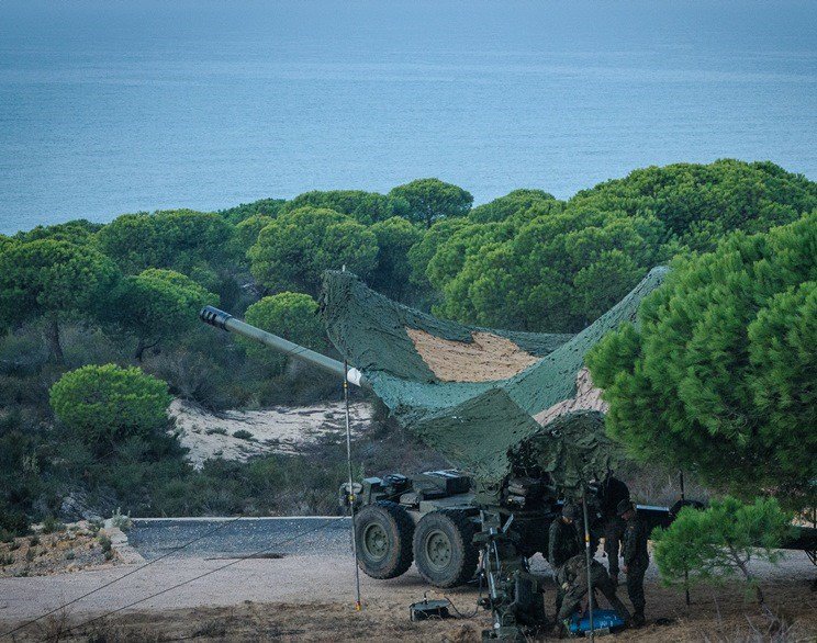 EMADmde's tweet image. La Artillería de Costa @EjerctioTierra 🇪🇸 #RACTA4 se integra en el #VSM Mando de Vigilancia y Seguridad Marítima #MOPS en #Huelva #24siete