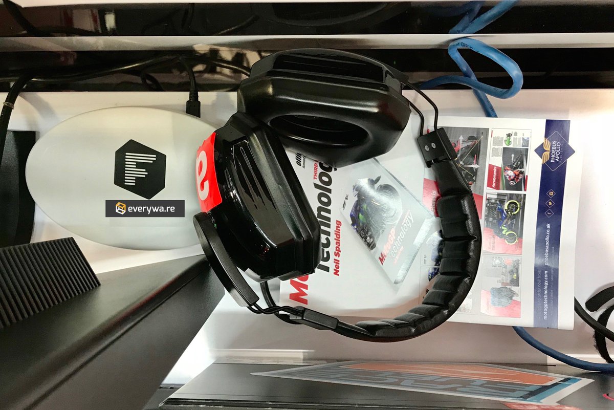 BrunelloBinetti's tweet photo. Curtail call at #MotoGP #ValenciaGP To the fantastic team @ApriliaOfficial thank you so much in particular to @SamLowes22 for his courtesy.See you again next season with @everyware_IoT platform! @BacktoWork24 #RideRed #Red https://t.co/5tn3OAimg8