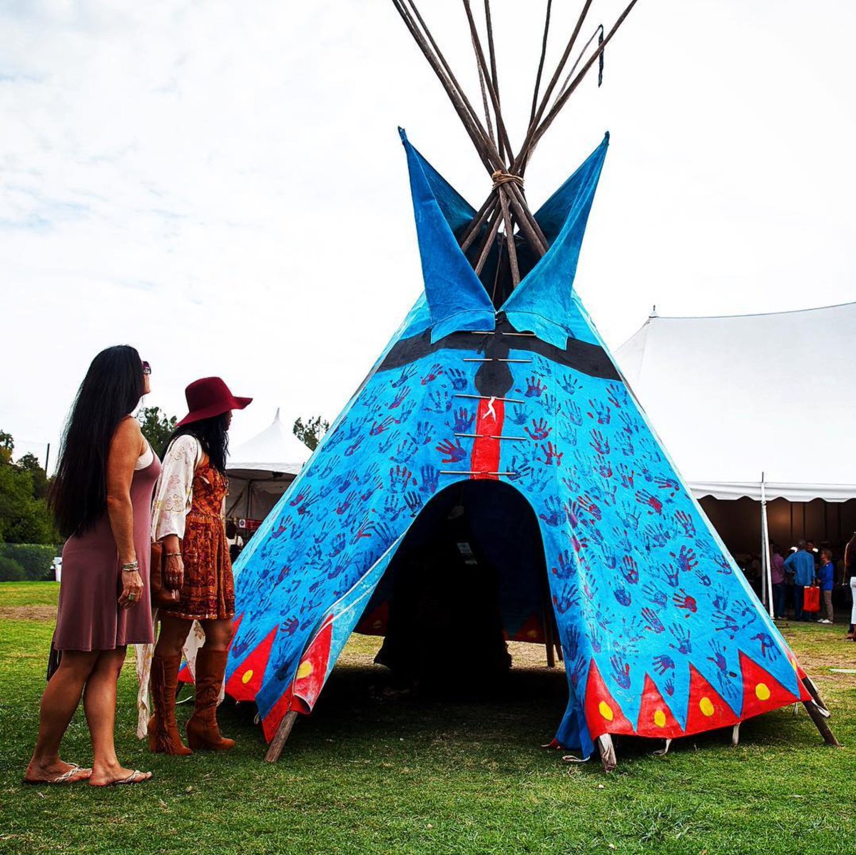 TheAutry's tweet photo. Theatre, music, performances, and 200 artists representing 40+ tribes. #AutryMarket continues today. Don't miss this annual event: https://t.co/A8Z6v5CtpG https://t.co/rTD6Kyo8GT