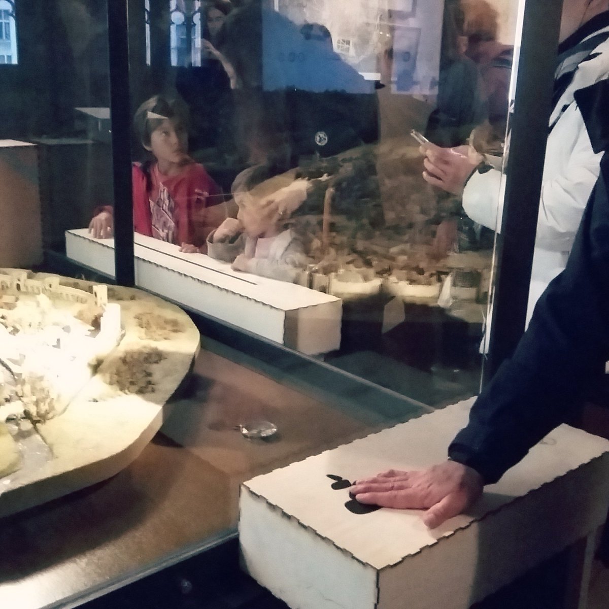 beHurbann's tweet photo. Both kids and adults are fascinated by our #museomix prototype #museomixbe @bxl_culture @museomix @MuseomixBE https://t.co/ijt0y1AO08