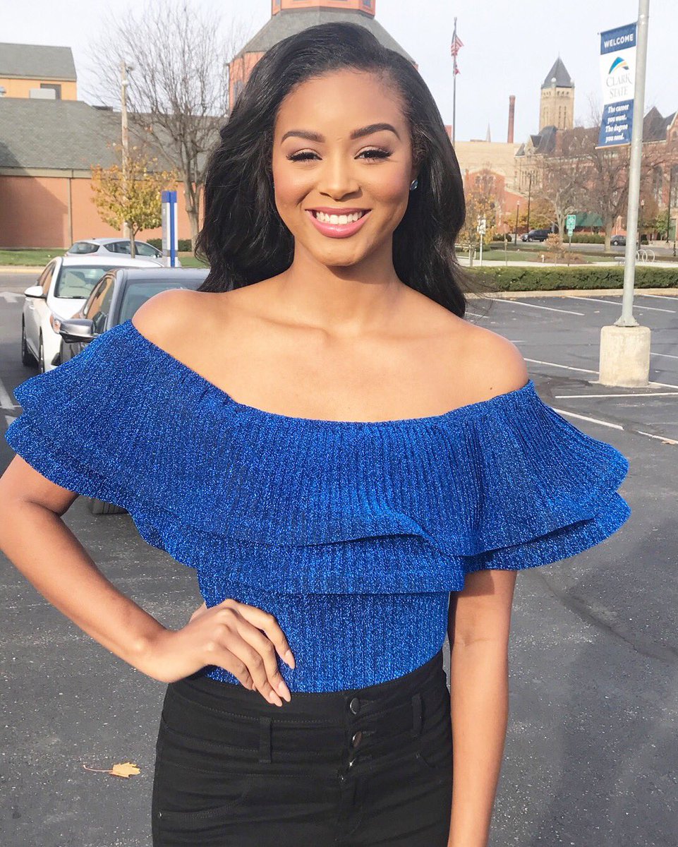 AuLaurenMillion's tweet photo. Before heading into check in and interviewing for the job of Miss Ohio Teen USA yesterday! ๐ I am having so much fun this weekend in Springfield for Miss Ohio Teen USA ๐ #MissOhioTeenUSA2018 #MissMiddletownTeenUSA2018 #Procprod https://t.co/3hBdjgs1Zp