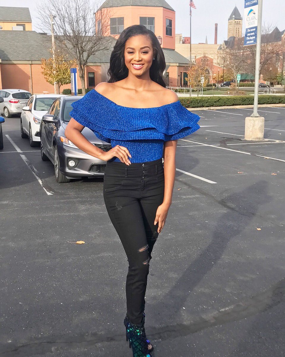 AuLaurenMillion's tweet photo. Before heading into check in and interviewing for the job of Miss Ohio Teen USA yesterday! ๐ I am having so much fun this weekend in Springfield for Miss Ohio Teen USA ๐ #MissOhioTeenUSA2018 #MissMiddletownTeenUSA2018 #Procprod https://t.co/3hBdjgs1Zp