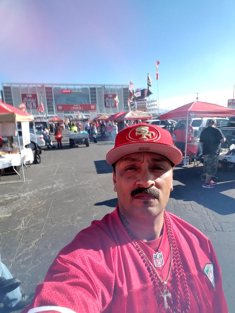 niner_raul's tweet photo. @LevisStadium @49ers #FAITHFUL #BrickbyBrick #Ninersmane #FYT #FYT #FYT #FYT https://t.co/JpTWTUn3sE