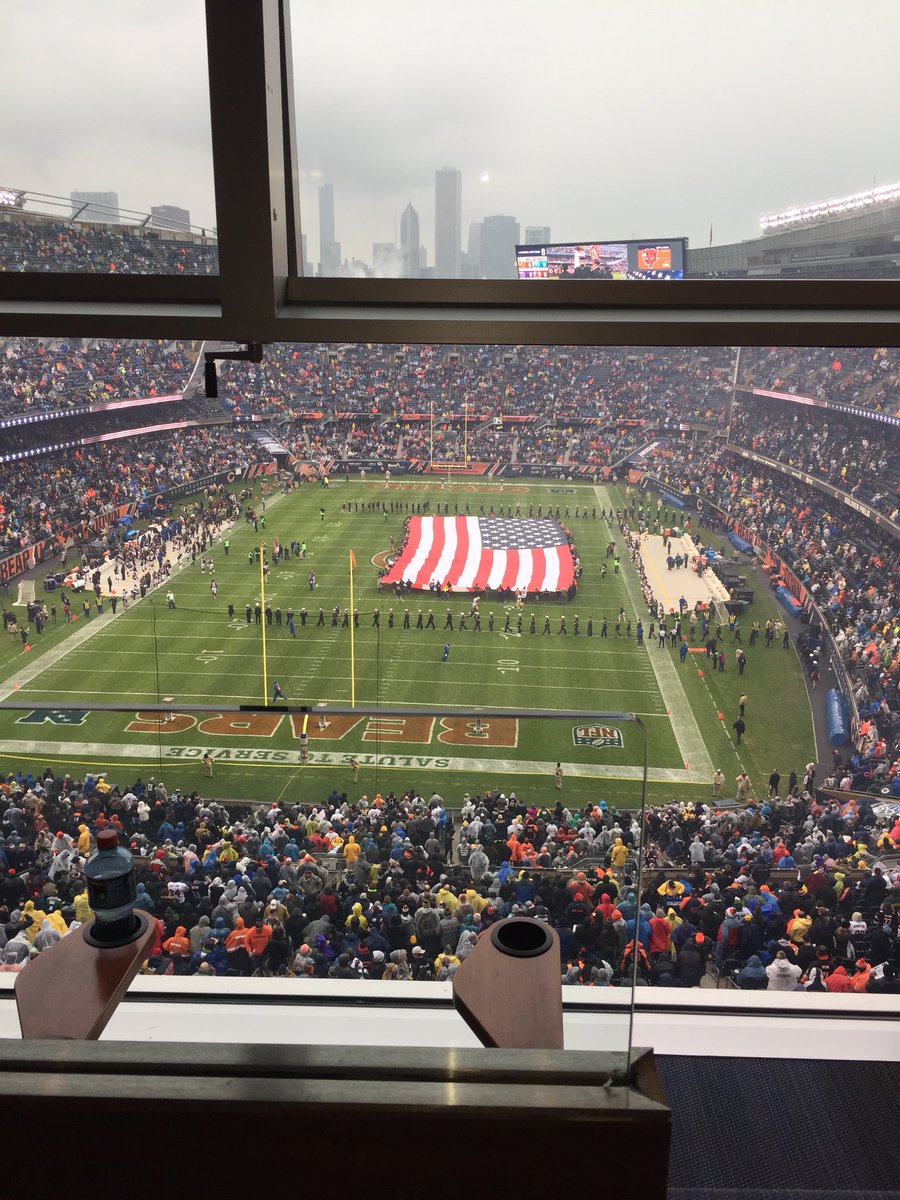 Special thank you to all the Veterans out there. Thank you for your sacrifice and service. #SaluteToSevice #ThankYouForYourService #DaBears