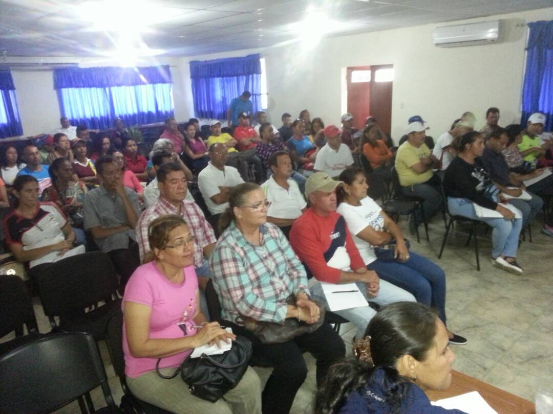 mezinpsuv's tweet photo. Hoy en #DomingoDePlanificación ,Asamblea con todas las Estructuras EPM-EPP-CLP-UBBCH del Municipio Alberto Adriani  #1°Parte https://t.co/osGVG5AaMT