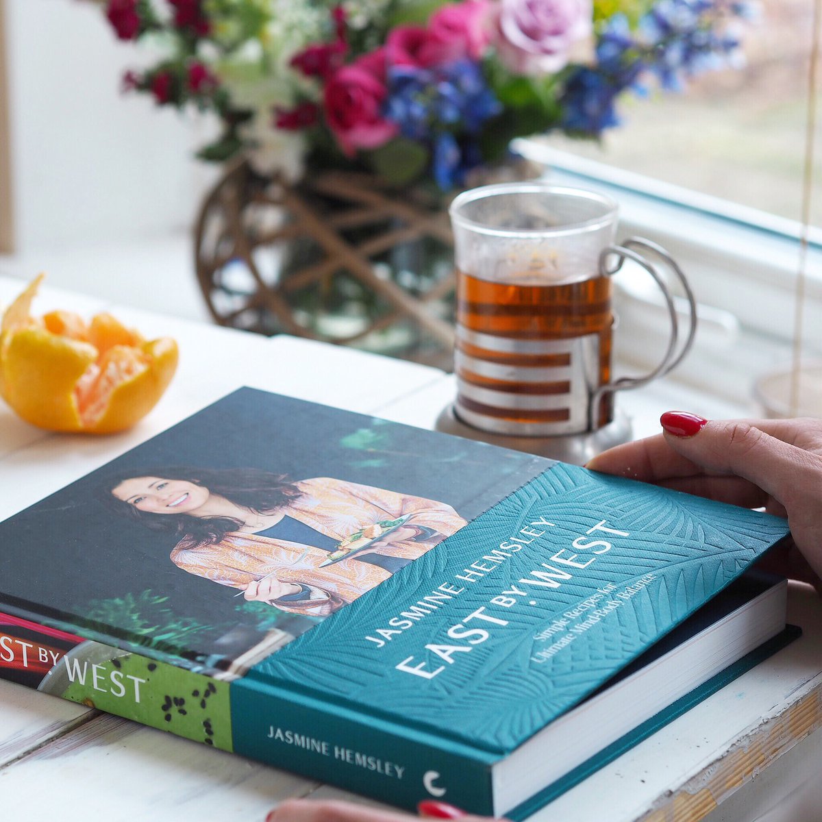 #Giveaway 🎉 Head over to my insta to get your hands on @jasminehemsley new book #EastByWest