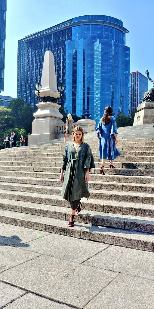 MostWantedMX's tweet photo. Abriendo la semana de la moda en México @yakampot se presenta con gran éxito en el #MBFWMx con su nueva colección #PV18 en la #CapitaldelaModa #MWMX #FashionInsider https://t.co/apgzoIuBQk