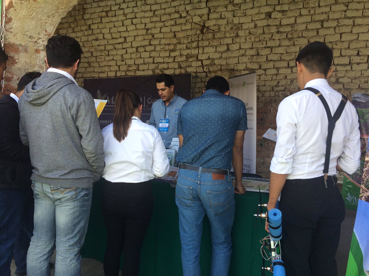 vlopezsaavedra's tweet photo. El #AgroHACKATON llegó a su fin con varios premiados y muchos ganadores. Gracias a tod@s por su energía! Nos vemos en el @CIMMYT para seguir trabajando en #MasagroCosecha #innovación #agricultura #competitividad #sustentabilidad #FelizDomingo https://t.co/vul7V6GcVI