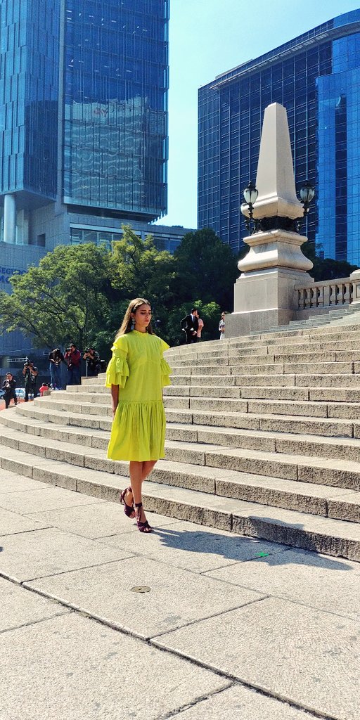 eessuach's tweet photo. Abriendo la semana de la moda en México @yakampot se presenta con gran éxito en el #MBFWMx con su colección #PV18 en la #CapitaldelaModa #MWMX https://t.co/FFctE4i3z4