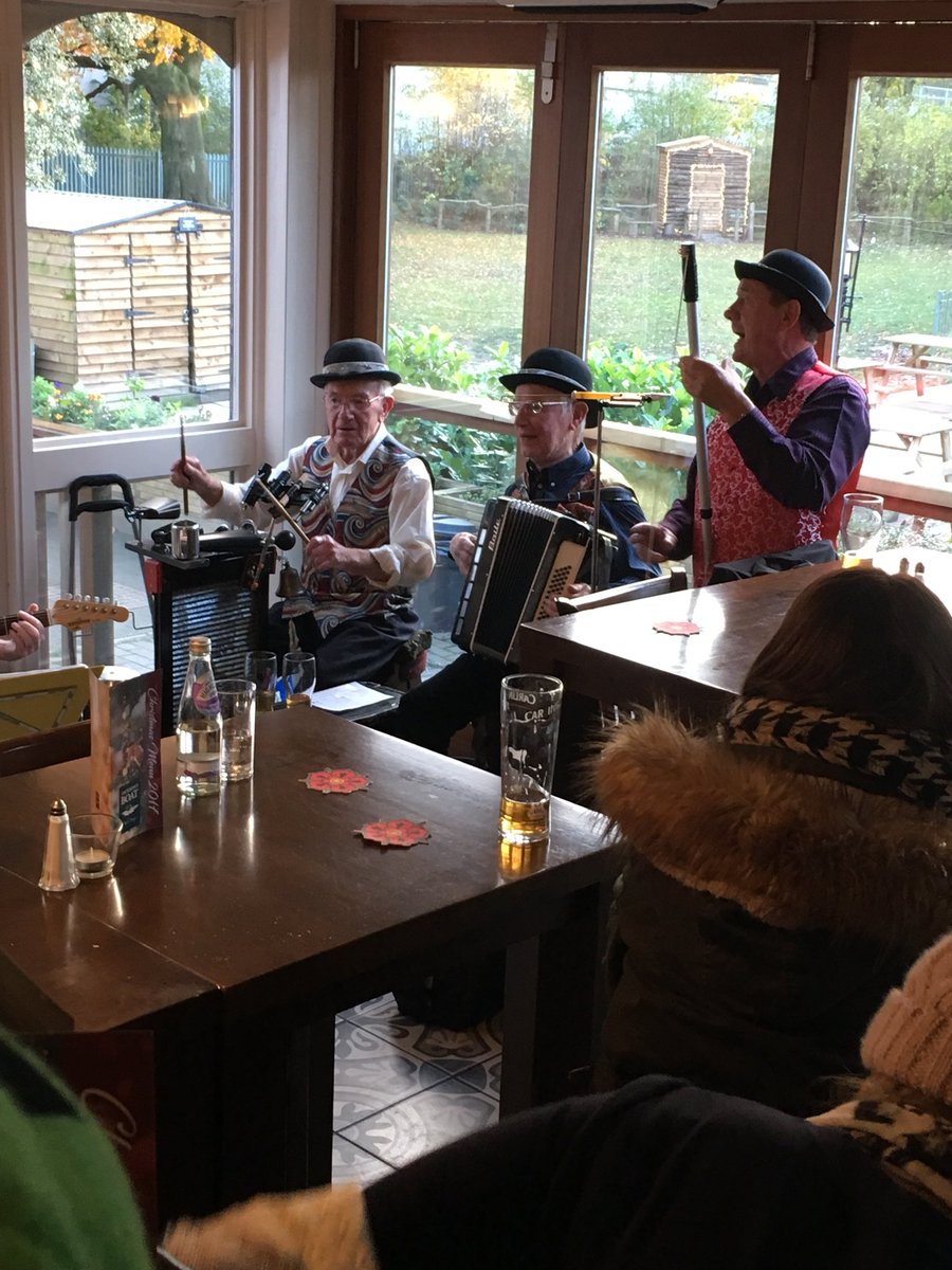 BanjoLoder's tweet image. Most house heads will tell you, their guilty pleasure is a cowbell to help the vocal along.
Jackson’s Boat pub had it all going on today!
Washboard, accordion &amp;amp; a mop with string. I’ll see you in Ibiza.
Old school rave in #Chorlton