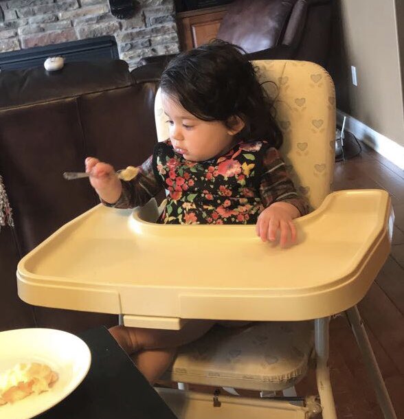 molly_b13's tweet photo. Find you a guy who looks at you the way Jayda looks at her mashed potatoes 😍😍😍 https://t.co/s1Lzlx2gDf