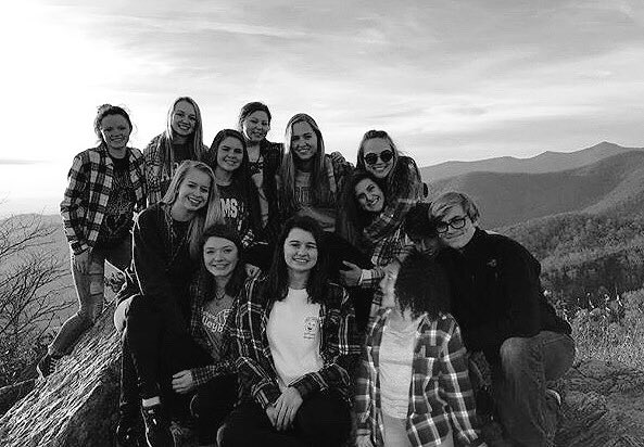 amara_robinette's tweet photo. until next year!! #fx2017 #hiking #flannels #tsunami https://t.co/tNYsqFSDit