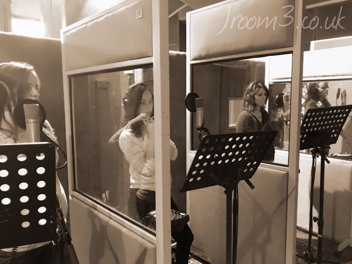 Vocal tracking at @parr_street Studios today 😍 Exciting times! <a href="/BWitchedreunion/">OfficialBWitched</a> #BWitched #vocals #studio #music <a href="/edelelynch/">edele lynch</a> <a href="/lindsayarmaou/">Lindsay Armaou</a> <a href="/sinocarroll/">Sinead O'Carroll</a> &amp; <a href="/Keavylynch/">Keavy lynch</a> 🙂 @justin_jroom3 #jroom3productions