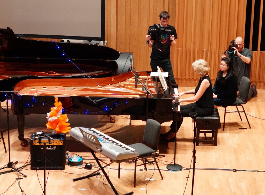ArtBeatsCancer's tweet photo. @maryannehobbs @JillFogden  @CJ_Chaplin @RochdaleArtists https://t.co/Wha5yUUMmT