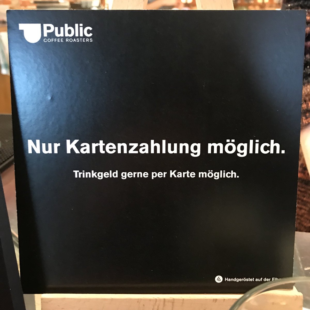 lucasbauche's tweet photo. Just came accross this sign. 👍🏻👍🏻 Germany, please more of these and less cash shit! And btw, where the heck is Apple Pay? @PublicRoasters #RoleModel https://t.co/bwCZPyn9e0
