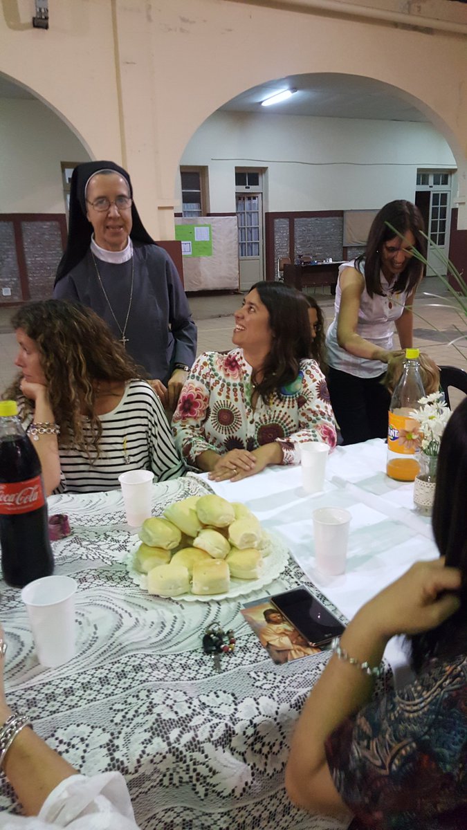 maritavillone's tweet photo. REENCUENTRO CON MIS COMPAÑEROS DE SECUNDARIO
Muchas anécdotas que quedan en la memoria y en el corazón de cada uno . Ya son 25 años que pasaron de aquel egreso y seguimos siendo los mismos !
Gracias por tanto cariño !! #Promo92 https://t.co/eL0xgw2Rtl