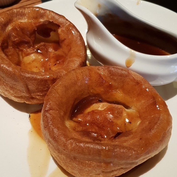CyborgAngell's tweet photo. You can NEVER have enough Yorkshire Puddings & GRAVEHHHHH!!! 😍 #ExtraPlate https://t.co/WQ2Vjy1cWx