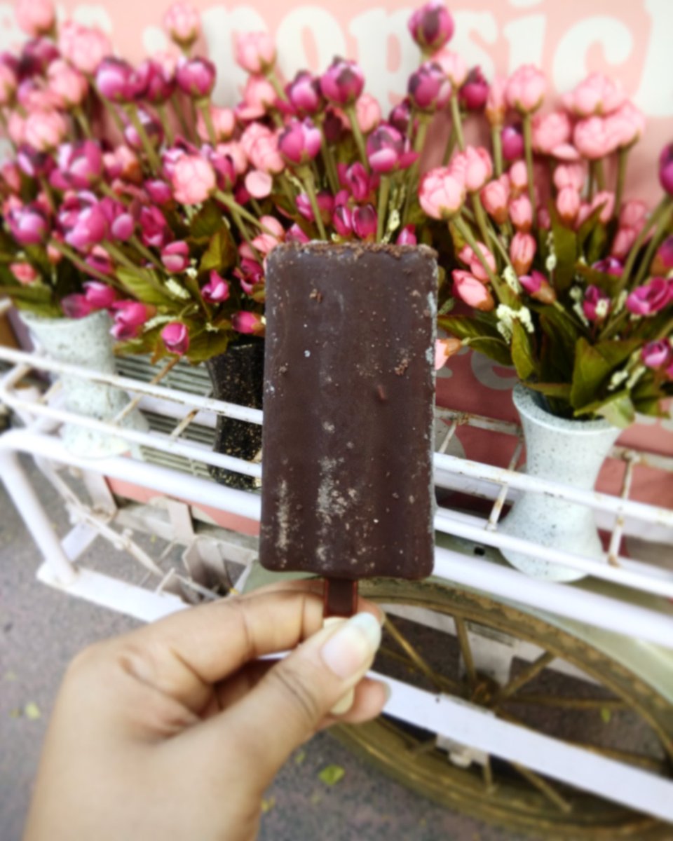 ThatChori's tweet photo. Oh my! This Choco Bar was lauuuu at first bite.

What: Belgium Dark Chocolate
Where: Nesco, Bombay Convention Centre.
Price: Rs.90/-

#Chocobar #Chocolate #lovechocolate #lovechoco #candy #ifoundawesome #Instagood #Instayum #GoodfoodMumbai #GoodfoodIndia #FoodbossIndia #mumbai https://t.co/TSophOXyKN