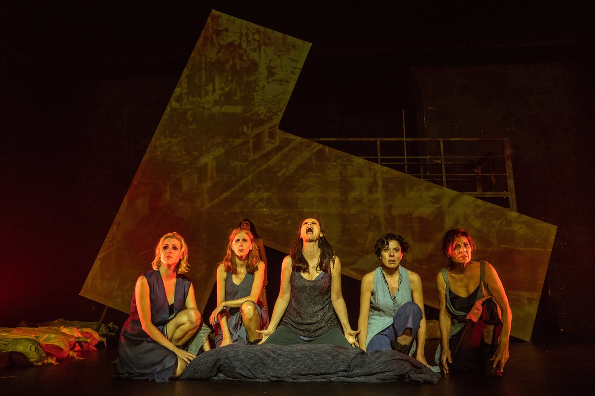 TROYANAS en <a href="/TeatroEspanol/">Teatro Español</a> la obra de Euripides bajo dirección de Carme Portaceli en versión de Alberto Conejero con un gran elenco encabezado por <a href="/AitanaSG_Info/">Aitana S. Gijón Info</a>