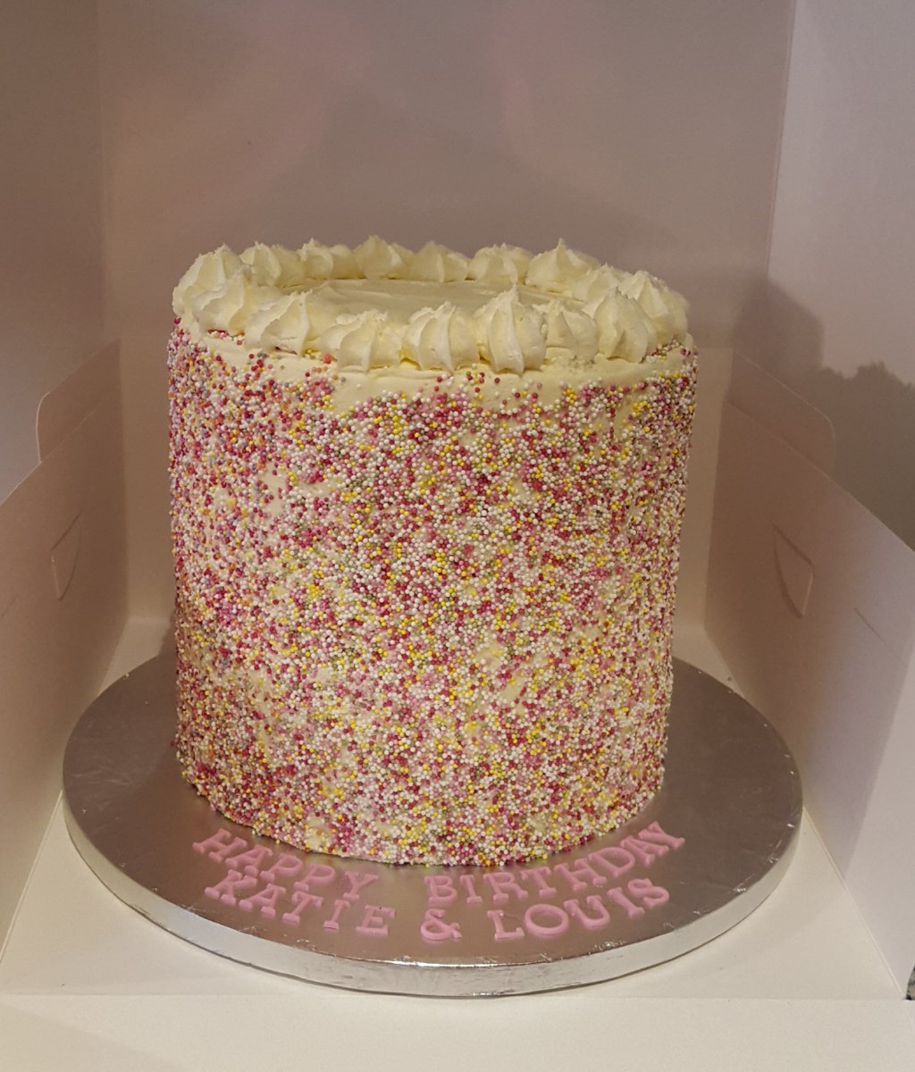 Flossiescakes's tweet photo. Yesterday's cake, 6 layer rainbow cake x https://t.co/reQtNChng5