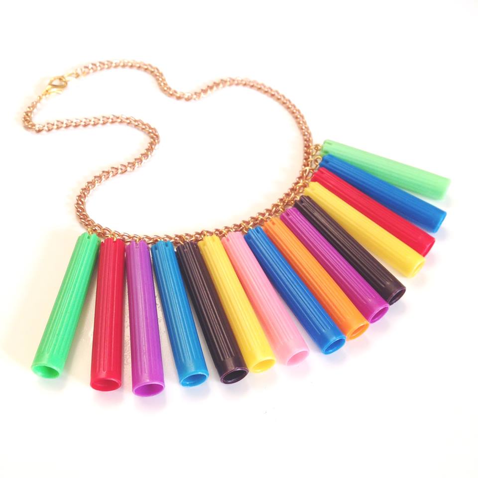 plasticseconds's tweet photo. Parting with this #PlasticSeconds #oneofakind beauty - she's off to #SanFrancisco! #jewellerydesign #contemporaryjewellery #artjewellery #upcycling #Upcycled #statementjewelry #statementnecklace #necklace #fashion #ecodesign #design #upcycleddesign #rainbow https://t.co/fNLXq9xFJt
