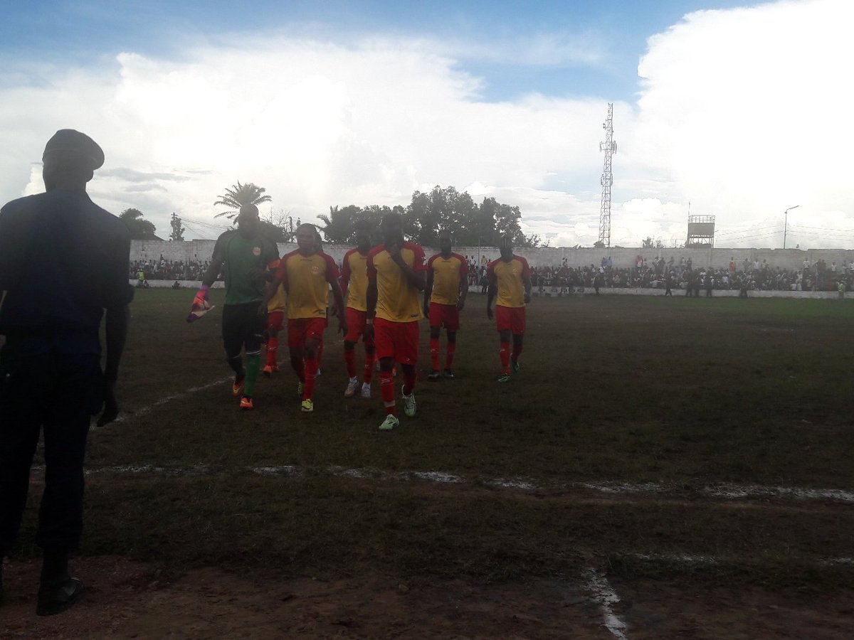 Sanga_Balende's tweet photo. Mi temps à Mbujimayi. 1-1. Sanga Balende conclut une très belle 1ere période malgré le but de DIBUMBA contre le cours du jeu. https://t.co/GhkgI6kgA8
