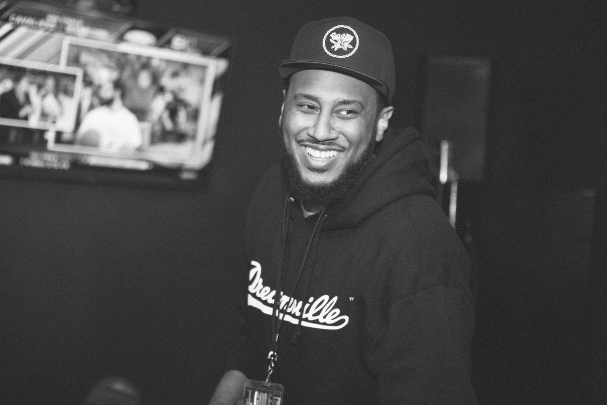 adoptacover's tweet photo. ‘ARTISTS NEED A MANAGER WHO WILL RUN THROUGH A WALL FOR THEM.’
https://t.co/onkiwPTm68
#music #musicbiz #creativeleadership #RapLife 
#Rappers #hiphop #SoundCloud https://t.co/6kKtQb0iqJ