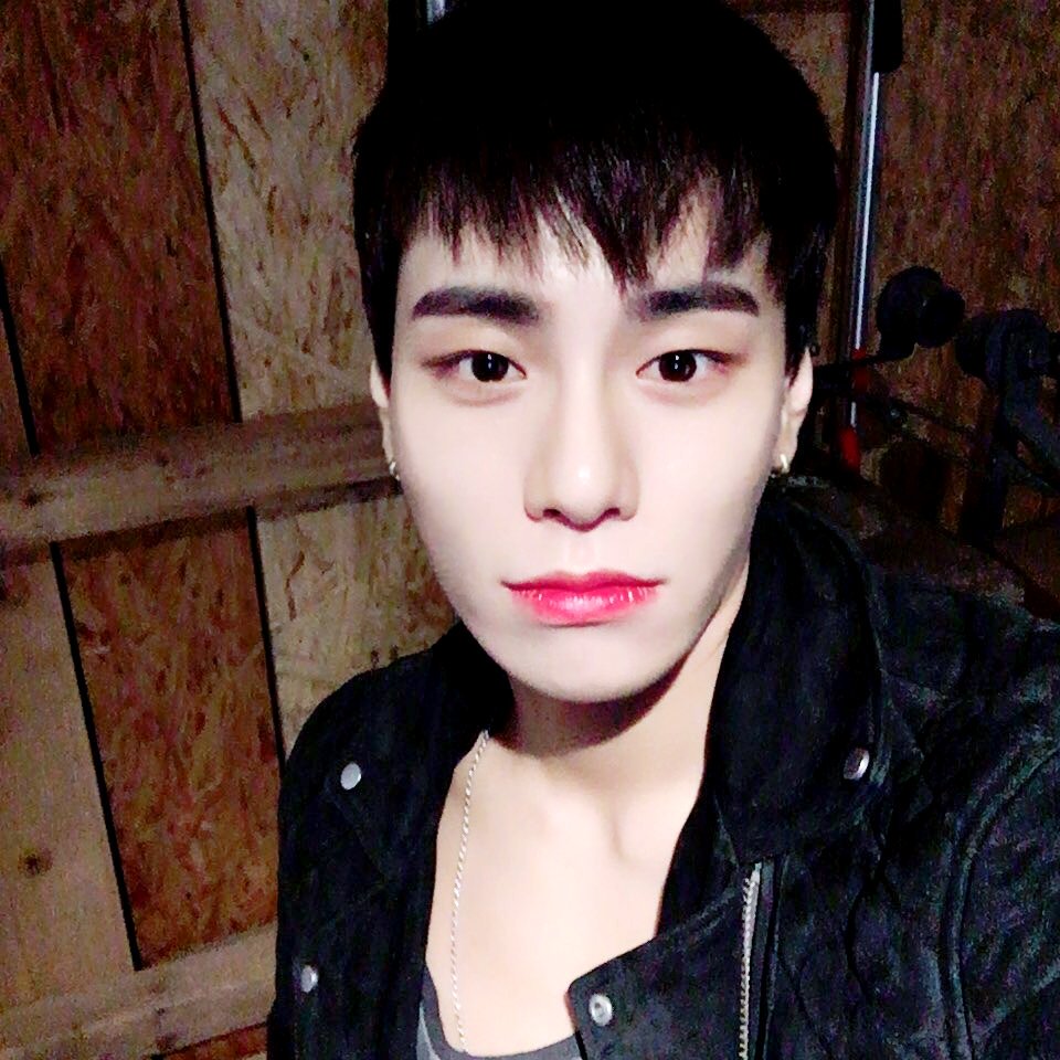 JBJtwt787's tweet photo. [#김상균😲] JBJ의 첫 활동을 즐겁게 마무리한 하루입니다.
팬 여러분과 함께여서 지치지 않고 또 금세 시간이 지나간거 같아요 이얏 늦은 시간이에요 잘자요 ♥ https://t.co/1j8jpKlUQA