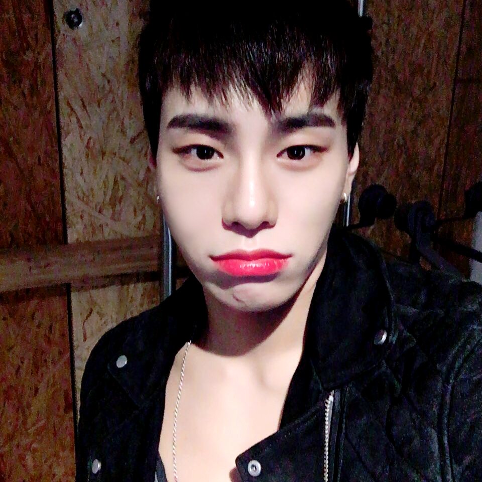 JBJtwt787's tweet photo. [#김상균😲] JBJ의 첫 활동을 즐겁게 마무리한 하루입니다.
팬 여러분과 함께여서 지치지 않고 또 금세 시간이 지나간거 같아요 이얏 늦은 시간이에요 잘자요 ♥ https://t.co/1j8jpKlUQA