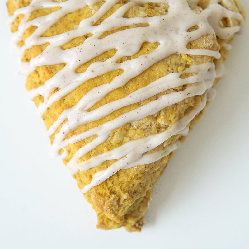 LittleSwissBake's tweet photo. Celebrate the season with these #vegan #pumpkin #scones with a pumpkin spice drizzle.
https://t.co/k2HUqT6eBd https://t.co/madFvzgiJz